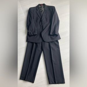 Men’s navy blue pinstripes suit